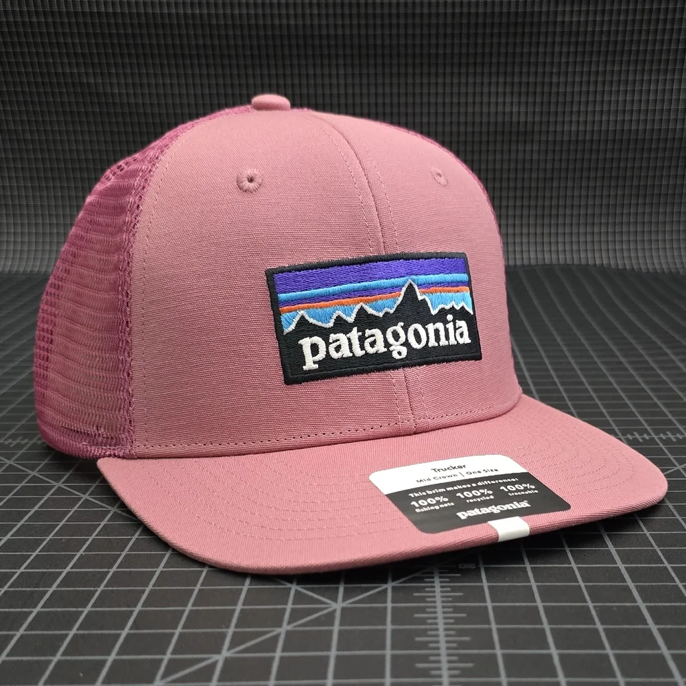 PATAGONIA P-6 LOGO TRUCKER HAT - LIGHT STAR PINK